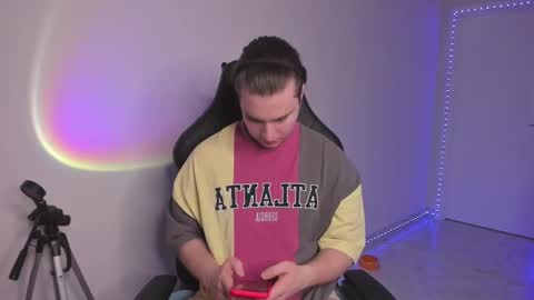 Snapshot of vincent__strong chatting on 02/13/25, 07:45 Vincent Strong online show from 02/13/25, 07:45