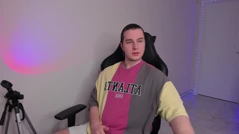 Snapshot of vincent__strong chatting on 02/14/25, 02:54 Vincent Strong online show from 02/14/25, 02:54