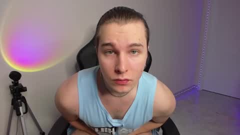 Snapshot of vincent__strong chatting on 02/16/25, 07:37 Vincent Strong online show from 02/16/25, 07:37