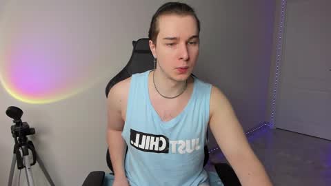 Snapshot of vincent__strong chatting on 02/19/25, 07:17 Vincent Strong online show from 02/19/25, 07:17