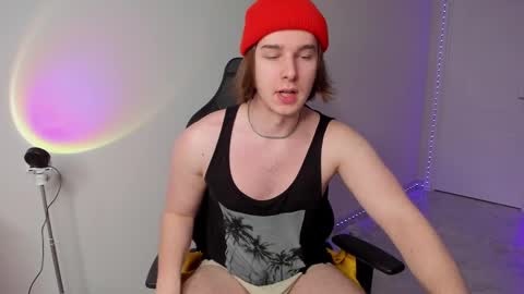 Snapshot of vincent__strong chatting on 03/01/25, 01:32 Vincent Strong online show from 03/01/25, 01:32