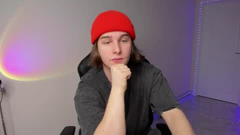 Snapshot of vincent__strong chatting on 03/02/25, 01:05 Vincent Strong online show from 03/02/25, 01:05