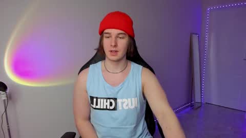 Snapshot of vincent__strong chatting on 03/08/25, 01:39 Vincent Strong online show from 03/08/25, 01:39