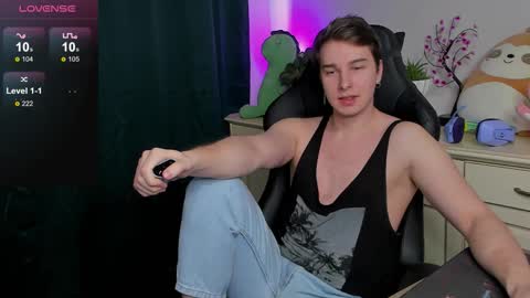 Snapshot of vincent__strong chatting on 09/12/25, 01:11 Vincent Strong online show from 09/12/25, 01:11