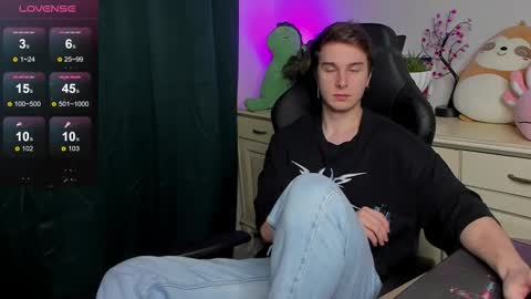 Snapshot of vincent__strong chatting on 09/16/25, 02:18 Vincent Strong online show from 09/16/25, 02:18