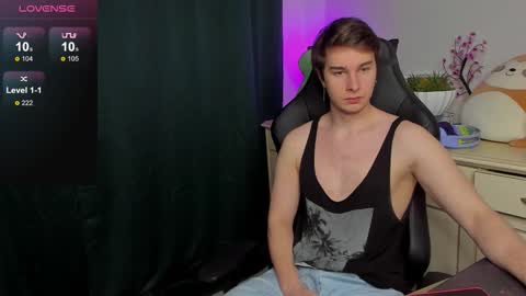 Snapshot of vincent__strong chatting on 10/01/25, 07:58 Vincent Strong online show from 10/01/25, 07:58