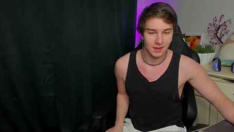 Snapshot of vincent__strong chatting on 10/31/25, 09:54 Vincent Strong online show from 10/31/25, 09:54