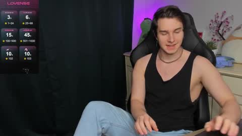 Snapshot of vincent__strong chatting on 11/02/25, 08:17 Vincent Strong online show from 11/02/25, 08:17