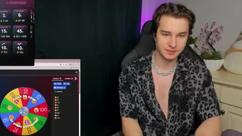 Snapshot of vincent__strong chatting on 11/16/25, 09:04 Vincent Strong online show from 11/16/25, 09:04