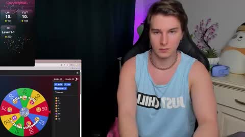 Snapshot of vincent__strong chatting on 11/17/25, 01:39 Vincent Strong online show from 11/17/25, 01:39