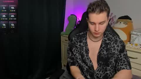 Snapshot of vincent__strong chatting on 12/04/25, 03:49 Vincent Strong online show from 12/04/25, 03:49