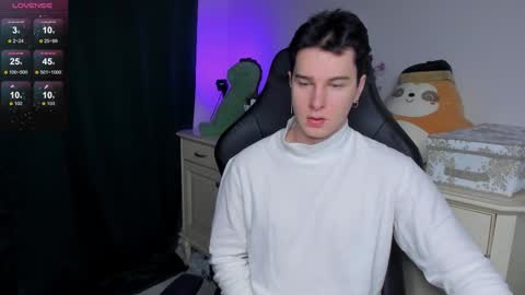 Snapshot of vincent__strong chatting on 12/14/25, 01:44 Vincent Strong online show from 12/14/25, 01:44