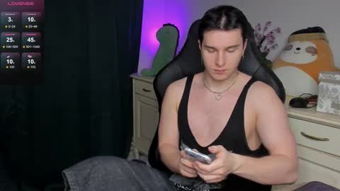 Snapshot of vincent__strong chatting on 12/21/25, 01:40 Vincent Strong online show from 12/21/25, 01:40