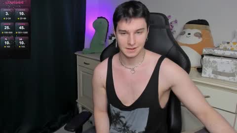 Snapshot of vincent__strong chatting on 12/22/25, 08:00 Vincent Strong online show from 12/22/25, 08:00