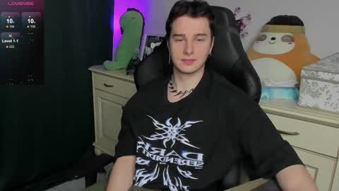 Snapshot of vincent__strong chatting on 01/16/26, 02:32 Vincent Strong online show from 01/16/26, 02:32