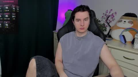 Snapshot of vincent__strong chatting on 01/19/26, 08:07 Vincent Strong online show from 01/19/26, 08:07