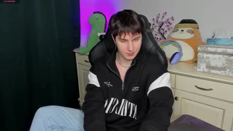 Snapshot of vincent__strong chatting on 02/08/26, 06:00 Vincent Strong online show from 02/08/26, 06:00