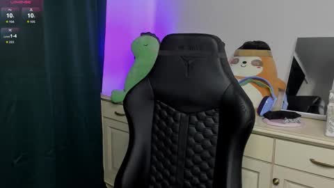 Snapshot of vincent__strong chatting on 03/08/26, 08:18 Vincent Strong online show from 03/08/26, 08:18