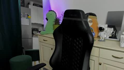 Vincent Strong online show from 04/17/26, 09:23