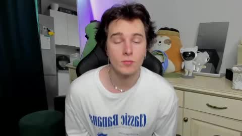 Vincent Strong online show from 04/19/26, 09:19