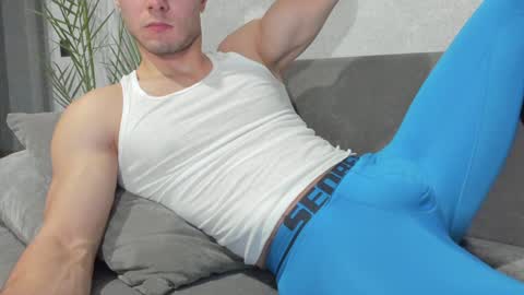 Snapshot of vincent_o chatting on 12/20/24, 03:31 Vincent. uncut 18cm online show from 12/20/24, 03:31