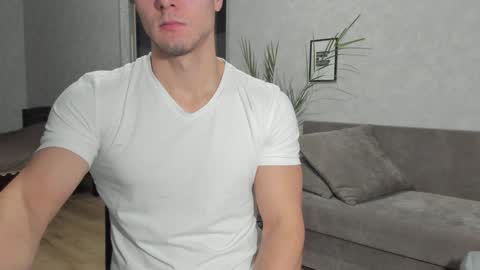 Snapshot of vincent_o chatting on 01/03/25, 03:44 Vincent. uncut 18cm online show from 01/03/25, 03:44