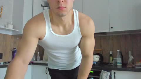 Snapshot of vincent_o chatting on 01/10/25, 08:40 Vincent. uncut 18cm online show from 01/10/25, 08:40