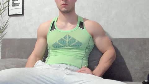 Snapshot of vincent_o chatting on 02/12/25, 05:16 Vincent. uncut 18cm online show from 02/12/25, 05:16
