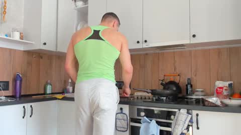 Snapshot of vincent_o chatting on 02/22/25, 07:45 Vincent. uncut 18cm online show from 02/22/25, 07:45