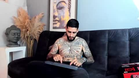 Snapshot of vincentsartori chatting on 10/31/25, 05:14 Vincent Sartori online show from 10/31/25, 05:14