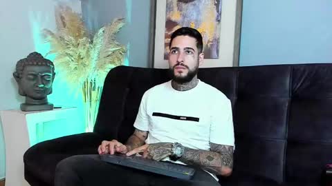 Snapshot of vincentsartori chatting on 11/24/25, 07:57 Vincent Sartori online show from 11/24/25, 07:57