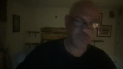 Snapshot of vinnumber8 chatting on 10/28/25, 02:31 vinnumber8 online show from 10/28/25, 02:31