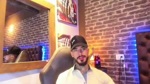Snapshot of vinzenzrizzo chatting on 09/24/25, 05:11 ---Vinzen--- online show from 09/24/25, 05:11