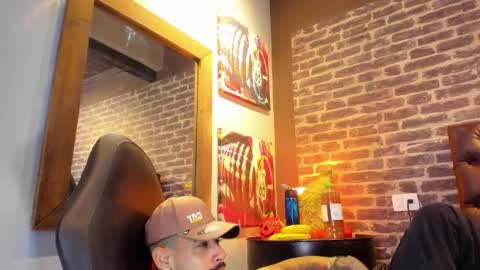 Snapshot of vinzenzrizzo chatting on 10/25/25, 04:31 ---Vinzen--- online show from 10/25/25, 04:31