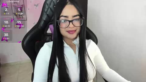 Daniela online show from 11/18/25, 02:17