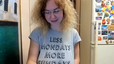 Snapshot of viodetta chatting on 10/26/25, 03:40 viodetta online show from 10/26/25, 03:40