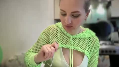 Funny  girl online show from 02/16/25, 05:04