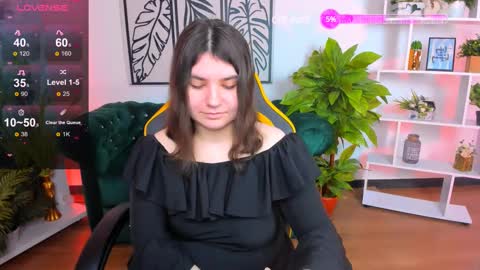 Snapshot of viola__shy chatting on 02/27/25, 09:25 Viola online show from 02/27/25, 09:25