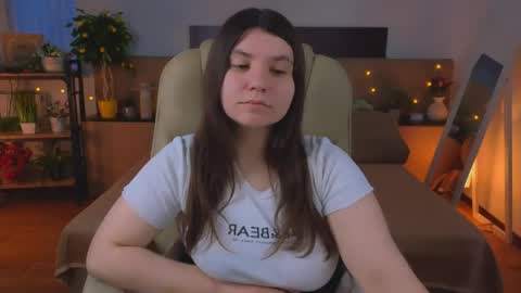 Snapshot of viola__shy chatting on 05/29/26, 01:58 Viola online show from 05/29/26, 01:58