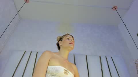 violeet_gray online show from 09/10/25, 11:54