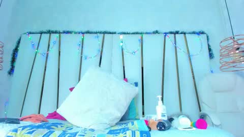 violeet_gray online show from 12/05/25, 10:35