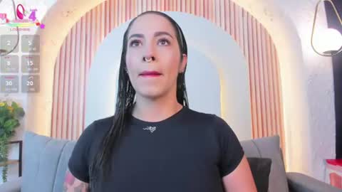Violette online show from 07/21/26, 10:39