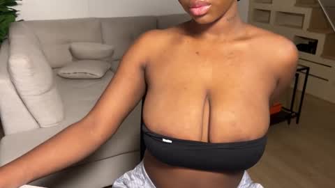 Fantasy Black Girl online show from 10/16/25, 02:07