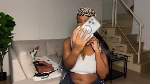 Fantasy Black Girl online show from 11/19/25, 06:02