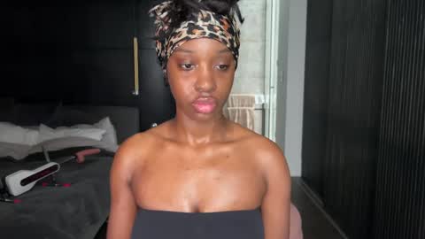 Snapshot of violet6xft chatting on 05/12/26, 09:50 Fantasy Black Girl online show from 05/12/26, 09:50