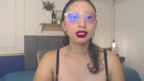 Snapshot of violet_2003 chatting on 04/17/26, 02:09 V I O L E T online show from 04/17/26, 02:09