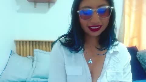 Snapshot of violet_2003 chatting on 05/08/26, 02:55 V I O L E T online show from 05/08/26, 02:55