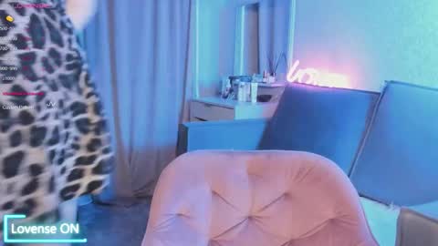 violet____h online show from 10/18/25, 07:25