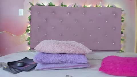 violet__taylor_ online show from 05/25/26, 02:17