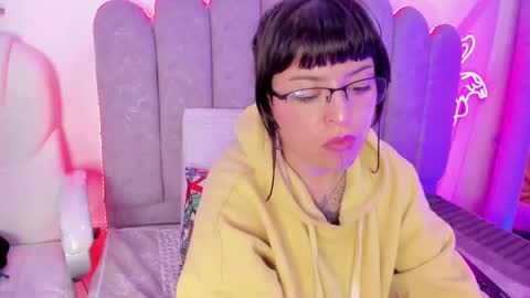 Violet online show from 03/04/25, 09:54